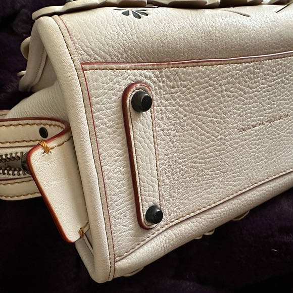 COACH Rogue 25 in Glovetanned Pebbled Leather with Wild Tea Rose Chalk - Picture 6 of 15